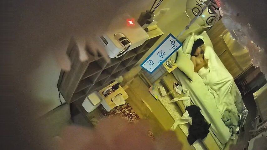 情趣酒店日式主题房摄像头偷拍年纪不大的小情侣带着和服学生制服开房啪啪