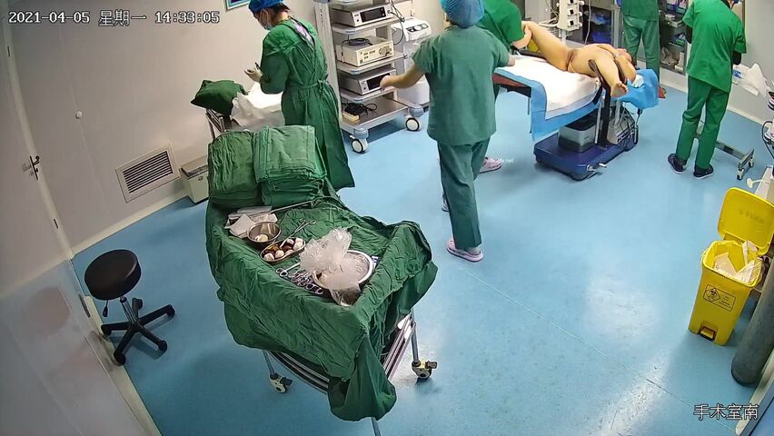 珍稀资源破解医院手术室摄像头偷拍做流产手术的少妇