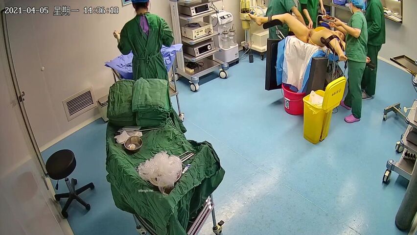 医院监控摄像头破解 女孕妇被全部脱光衣服消毒准备送到手术室破腹产