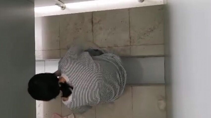 超刺激贴B拍 中学妹纸拉屎好严重的痔疮