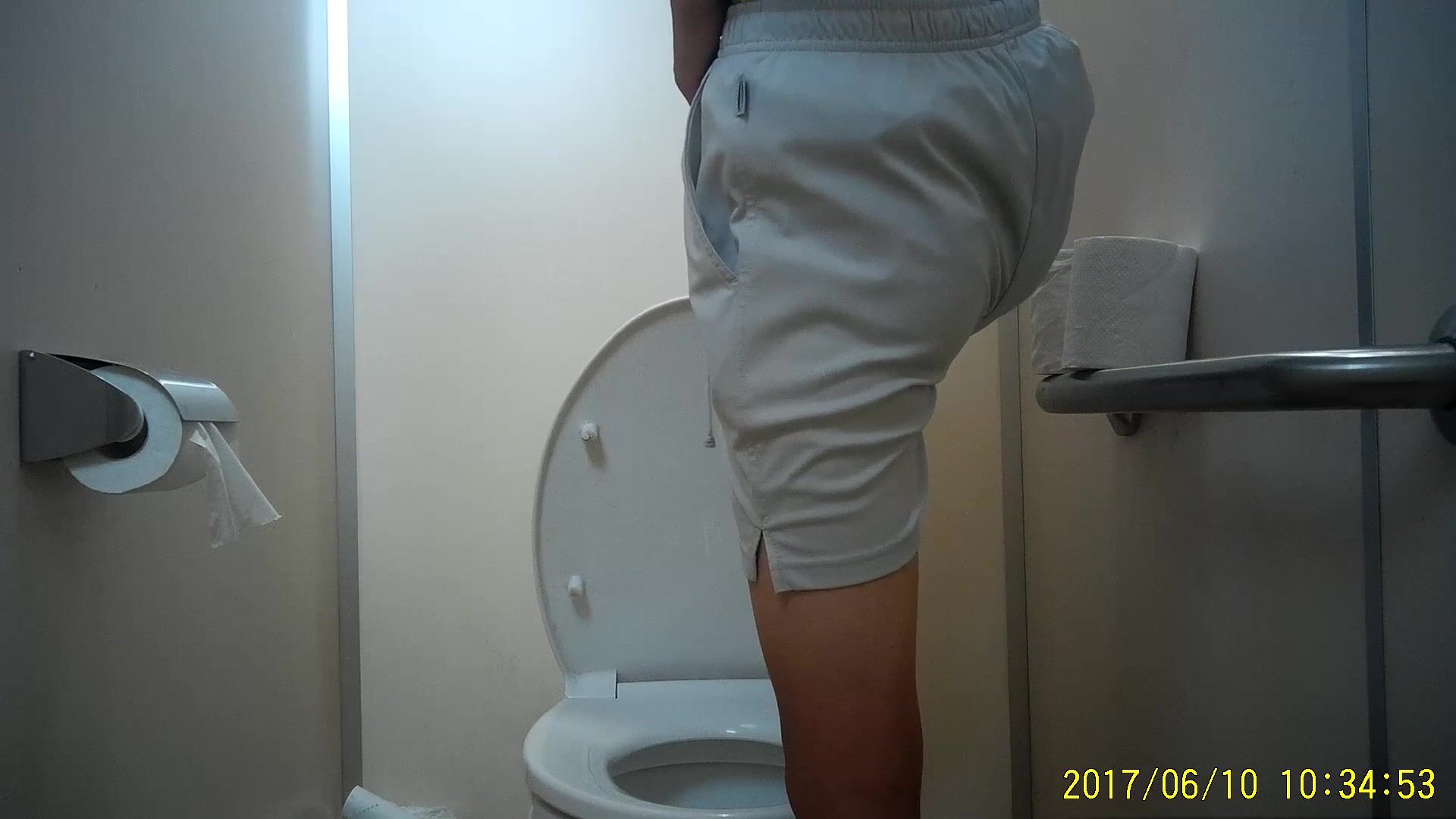 第三体育馆潜入女厕所 