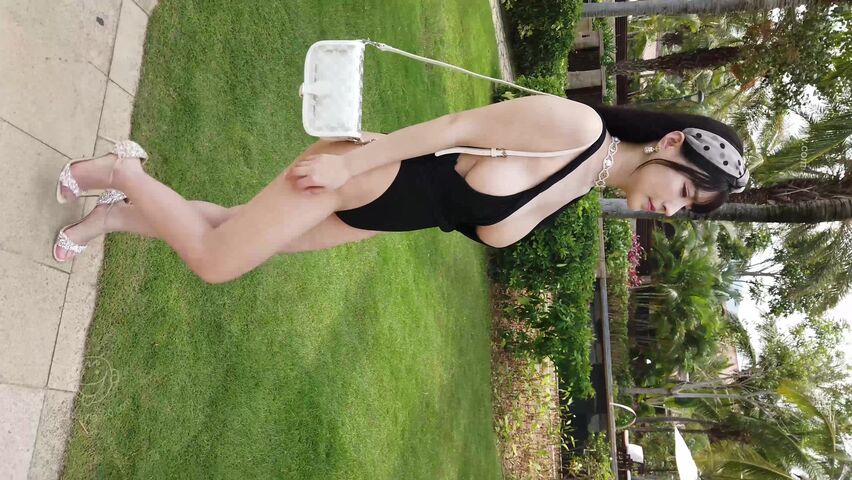 【爆乳女神极品推荐】秀人网极品巨乳网红【朱可儿】最新沙滩魅惑私拍 无内露乳贴 八字奶一晃一晃很诱人