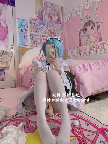 推特极品萝莉【麦兜小可爱】最新会员私拍流出→尿尿自慰啪啪 皮肤白皙可爱 后入怼操 五星推荐 自慰