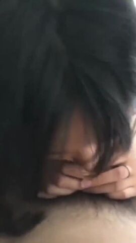 漂亮美眉吃鸡啪啪 叫爸爸 爸爸在干吗 爸爸射我嘴里 要吸进去啊 撸两下 操两下 最后再口爆