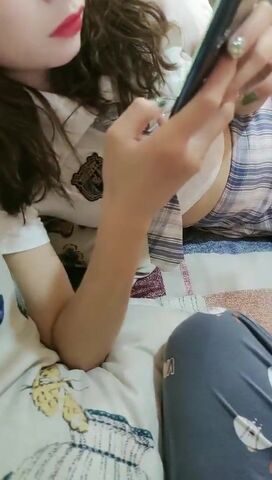 泡良大佬双飞学生妹【约炮俱乐部】介绍同学也来兼职赚钱，刚开始还羞涩后面直接露脸，少女胴体肆意享用无套啪啪