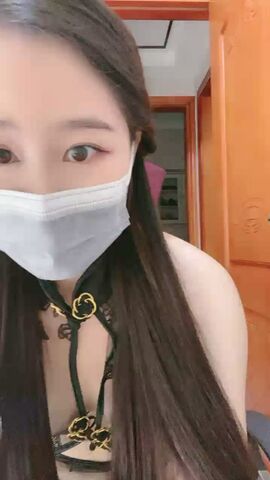 气质白皙御姐范美女，透明装看的一清二楚，道具自慰，特写白虎一线天