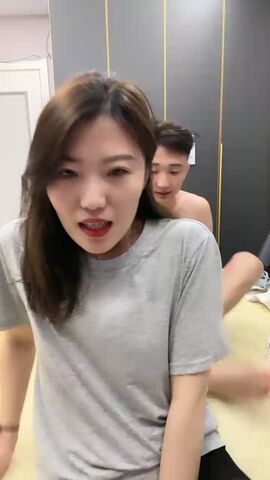 职业黄播情侣激情大秀，全程露脸黑丝诱惑，淫语互动，口交大鸡巴让小哥各种抽插爆草，浪叫呻吟抠逼道具抽插