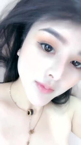 肥逼大奶高颜值美女全裸自慰诱惑，揉捏奶子翘起屁股露逼，近距离特写张开双腿掰穴，手指扣弄摩擦阴蒂