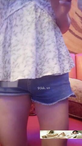 精品推荐刺激歌厅里胆大风骚巨乳主播为了满足狼友挑战在包房里玩爱爱打炮操逼超诱惑