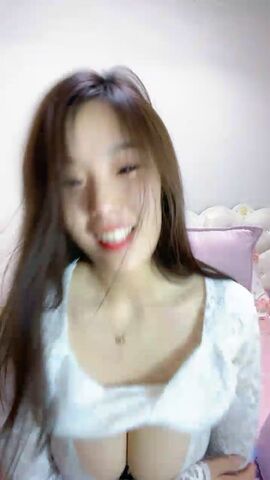 身材很好的气质妹子，多角度自慰，特写逼逼扣穴，卫生间洗澡奶子真大