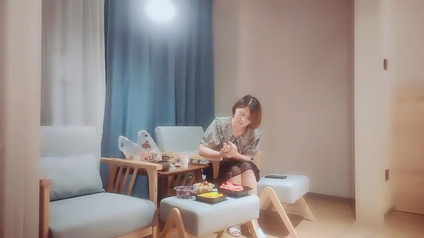 【良家故事】偷拍 良家收割机 老师返场 两场失败！中年妇女收割机，到房间了 (2)