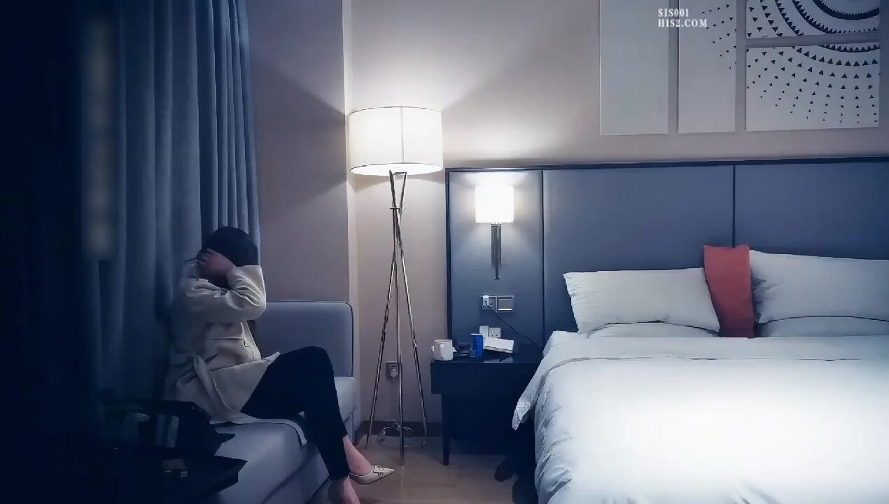 娇小精致东北妹子就是飒爽性感 高跟黑丝热情似火 扶着柔美纤腰啪啪大力冲刺抽送 娇吟好听干劲十足释放