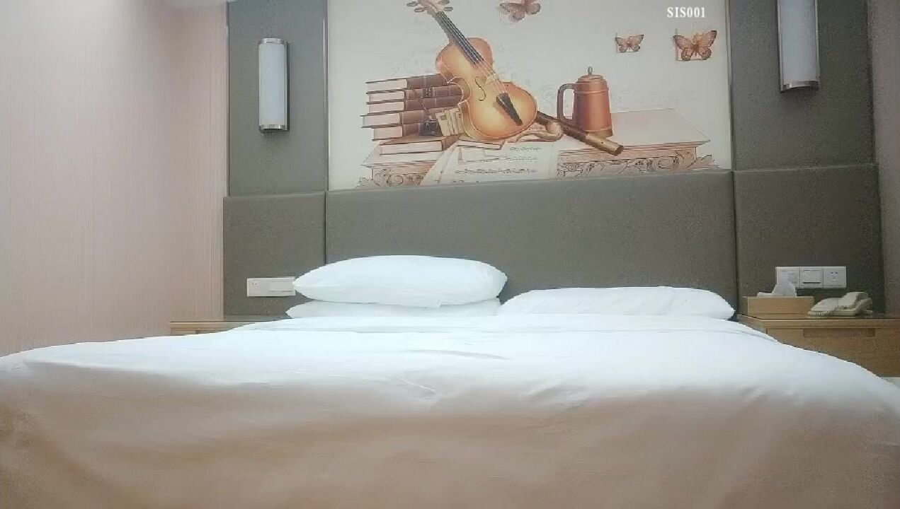 情欲躁动深夜约漂亮好身材外围小姐姐 牛仔裤紧身黑衣前凸后翘高挑迷人 不停揉捏奶子亲吻吸吮啪啪猛操