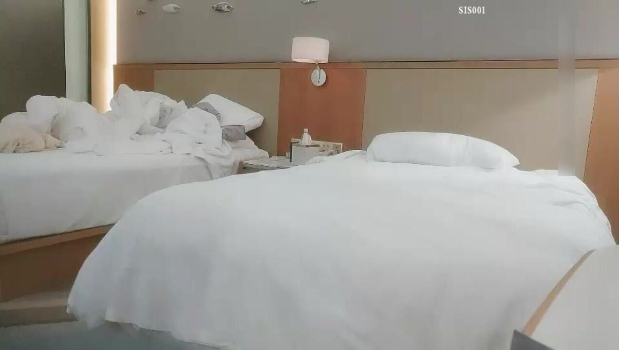 温柔气质御姐很会展示自己的风情 床上妖娆姿势 黑丝大长腿白嫩乳房男人立马欲望沸腾啪啪抽插耸动响亮