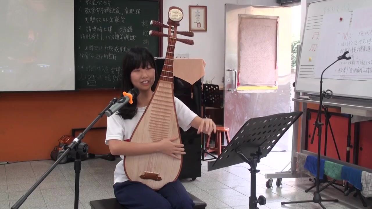 正妹给我们讲解琵琶起源和曲子背后的故事