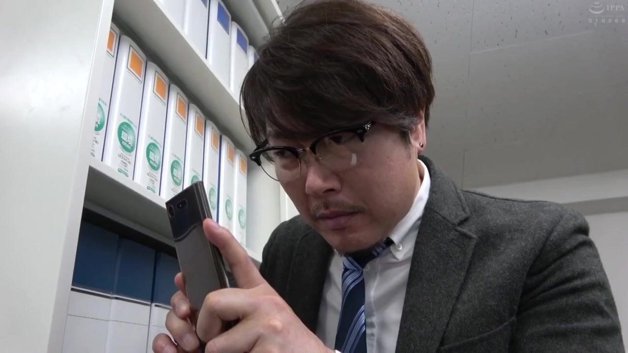 (中文字幕) [KIR-013] 美脚×長身な新入社員OLに研修中にセクハラしても上司にチクられない方法とは…香苗レノン
