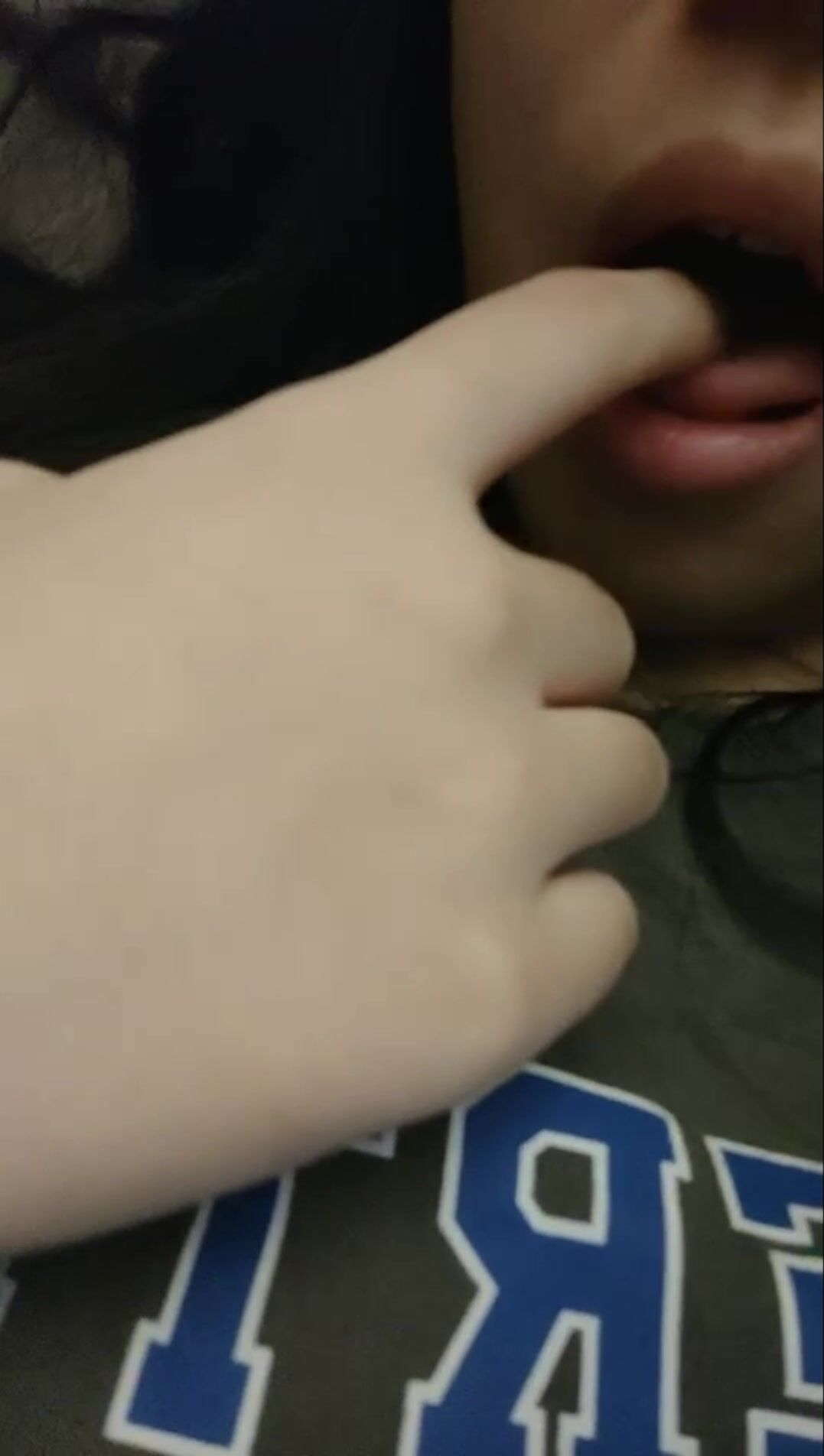 《百度云泄密》冒充经纪人忽悠好身材的美女拨开鲍鱼看看是否处女