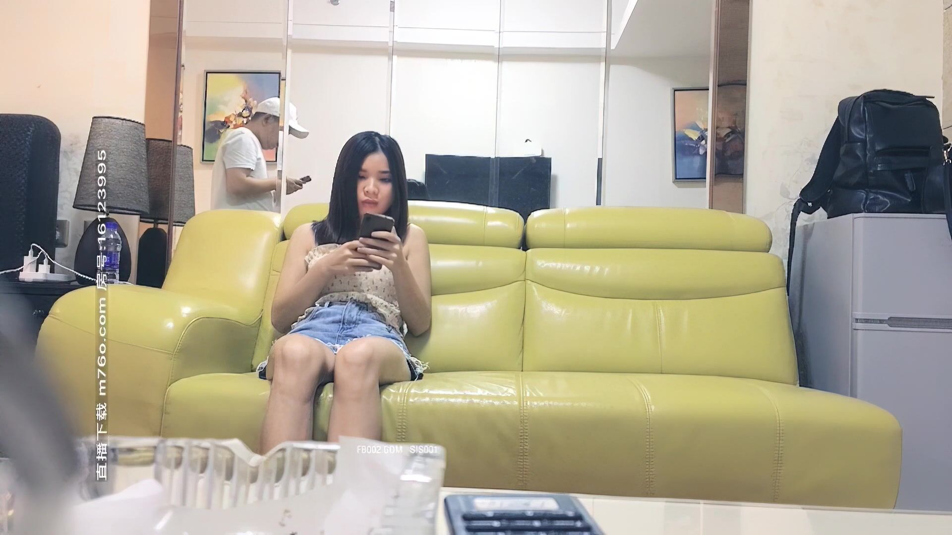【太子探花】3000一炮外围女神，短发美女小姐姐，别出心裁在沙发上搞，叫床销魂爽