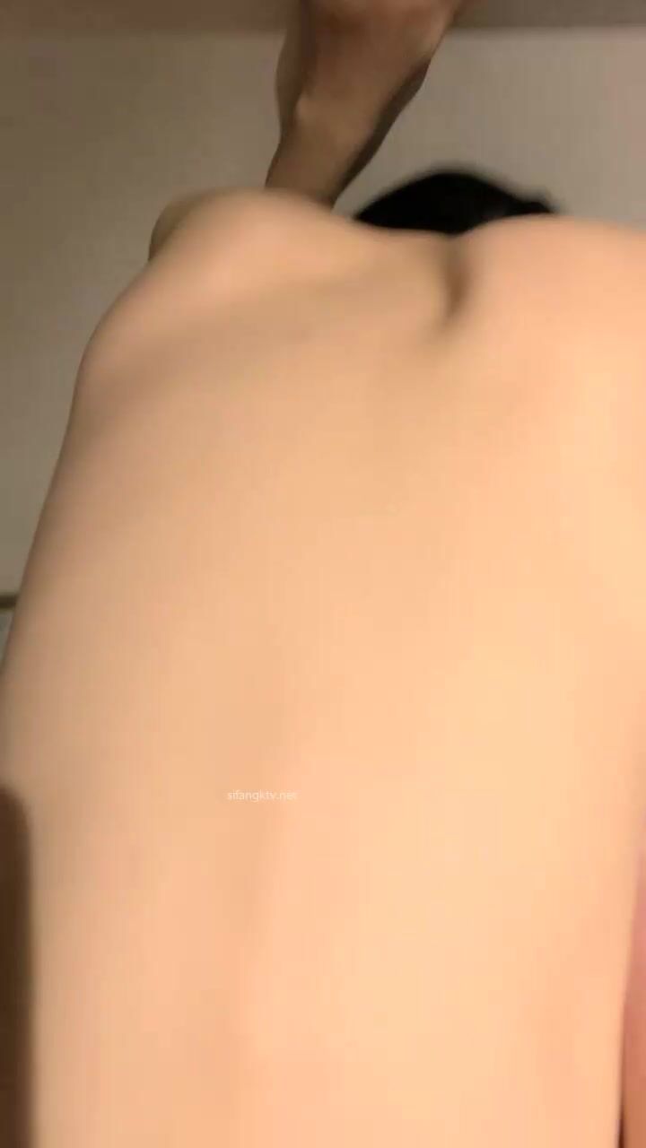 【蜜桃】兄弟们这逼是真的嫩，新人大学妹下海~!极品白虎~粉嫩紧逼~无套内射，后入观感极佳 (8)