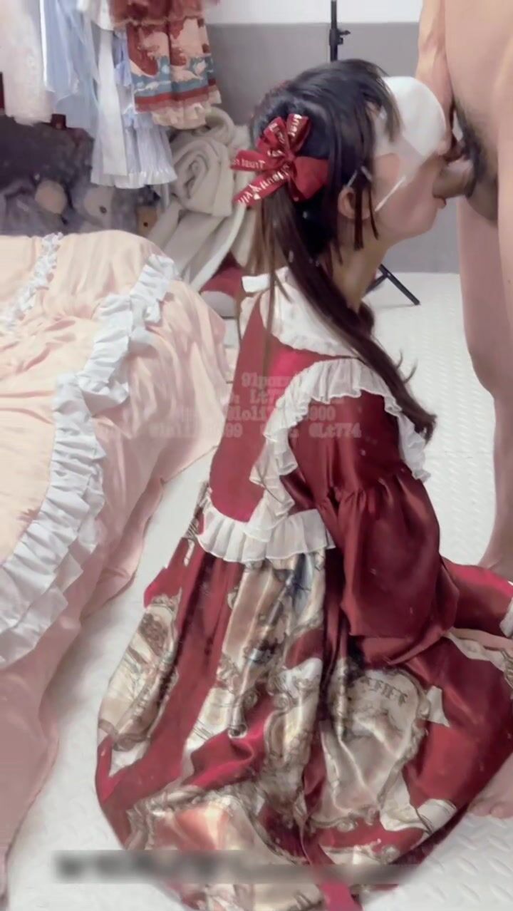 00后清纯反差少女『LT软软兔』汉服裙 双马尾 白丝 LO鞋 攻速套装 羞耻宅舞！诱人小白兔晃动惹人眼，清纯淫靡并存1