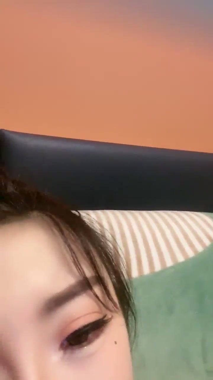 G奶女神！奶子大的吓死人而且雪白~【糖糖豆豆】女神终于被干啦！扶腰骑乘  (1)