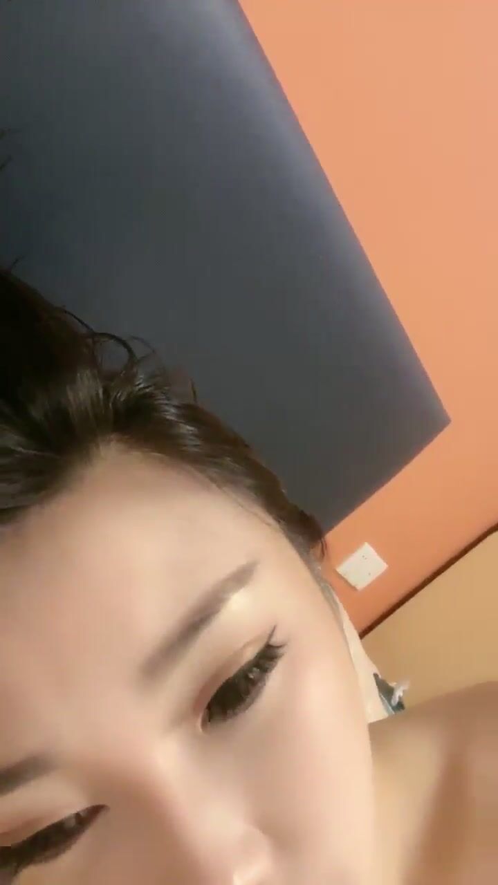 G奶女神！奶子大的吓死人而且雪白~【糖糖豆豆】女神终于被干啦！扶腰骑乘  (2)