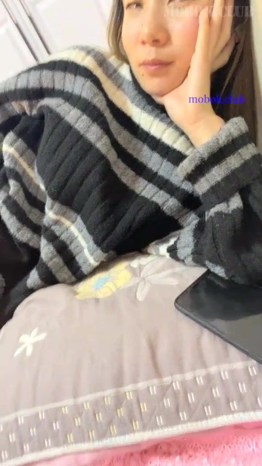 《姐弟乱伦》牛B小伙又在玩火了在媳妇边上操风骚老姐