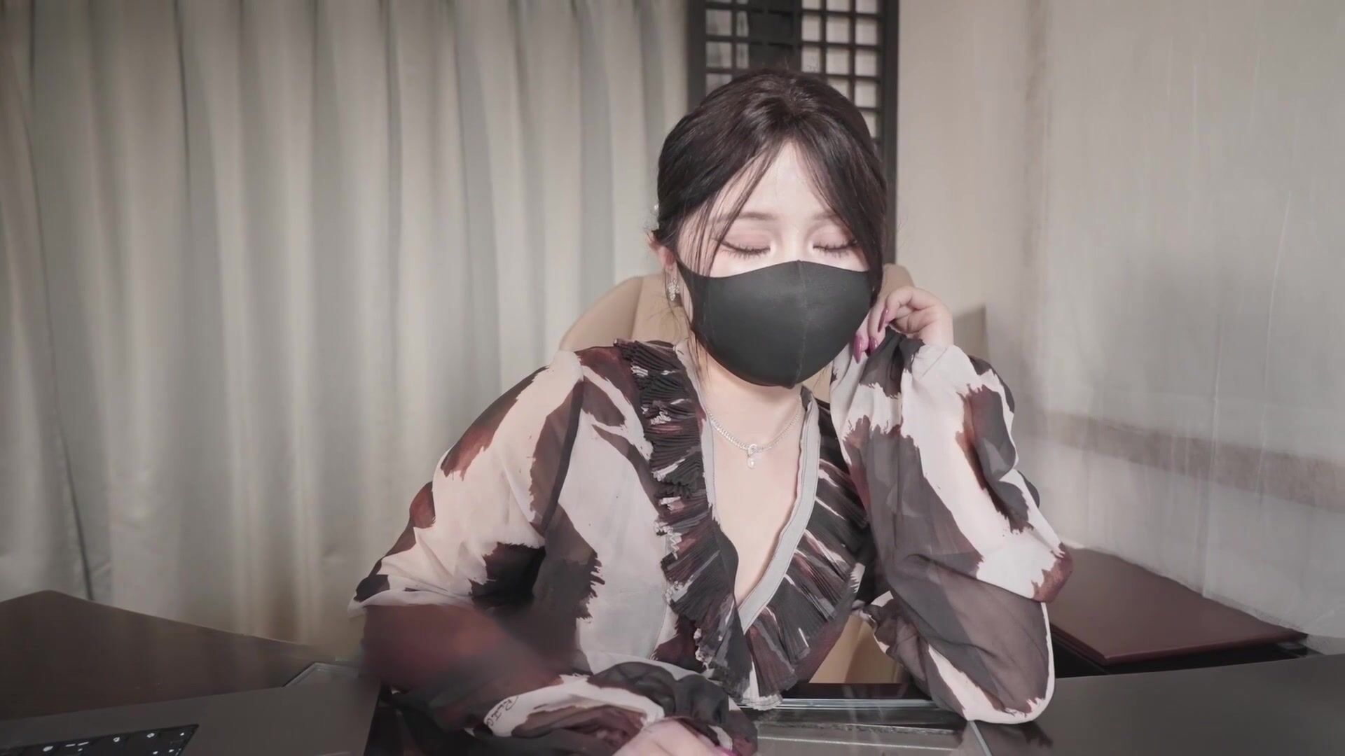 Onlyfans 极品白虎网红小姐姐NANA魅魔女上司篇
