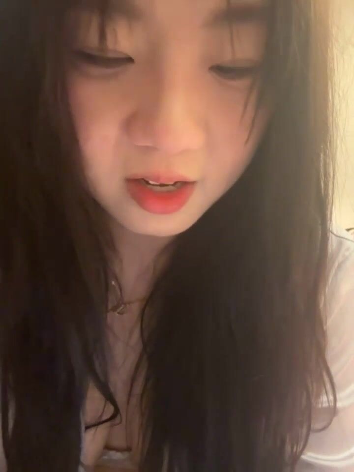【Olivia】古风裸体小嫩妹，大奶子粉穴，水汪汪无辜的眼神盖不住的骚 (1)