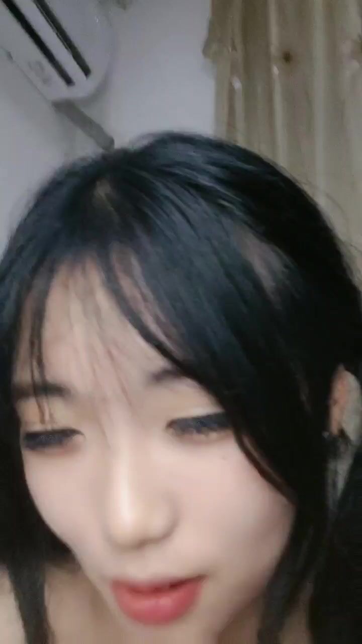 【06年小甜甜】新人学生妹刚下海，清纯漂亮小仙女，白花花的裸体骤然出现 (3)