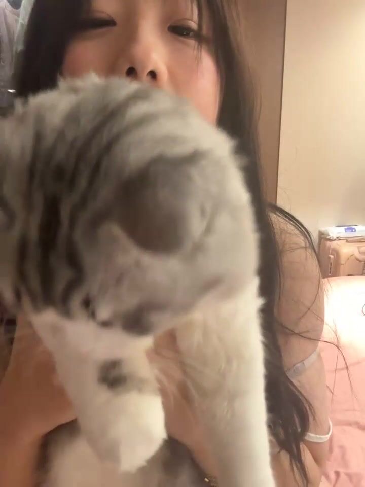 【Olivia】Stripchat来了一个极品，童颜巨乳小萝莉，男朋友调教的啥都懂 (3)