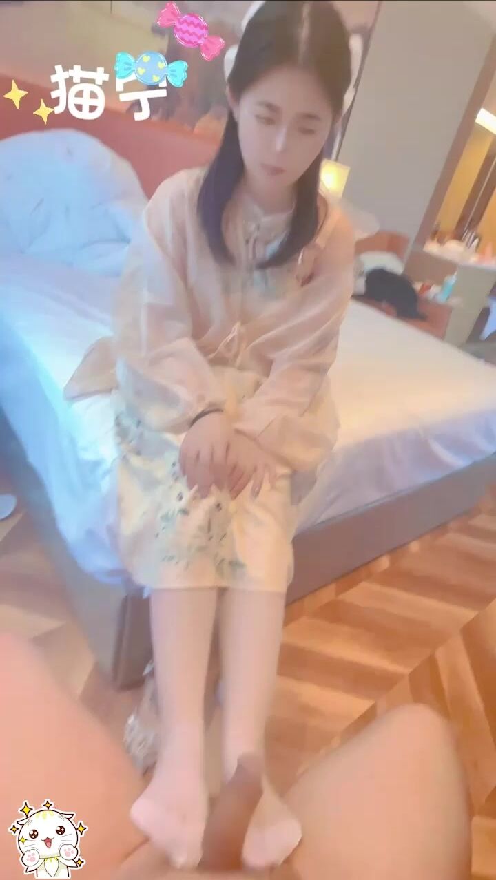 『猫宁』神仙颜值小仙女小姐姐唯美汉服后入，美美的玲珑小脚足交 樱桃小嘴口交，美美的脸纤细的腰 超级嫩穴爽上天了