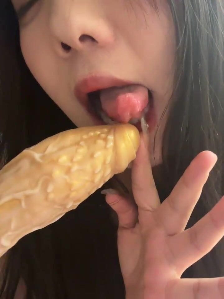 【Olivia】古风裸体小嫩妹，大奶子粉穴，水汪汪无辜的眼神盖不住的骚 (4)
